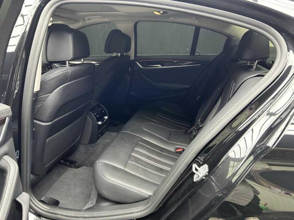 BMW 5 Series - Vista 5