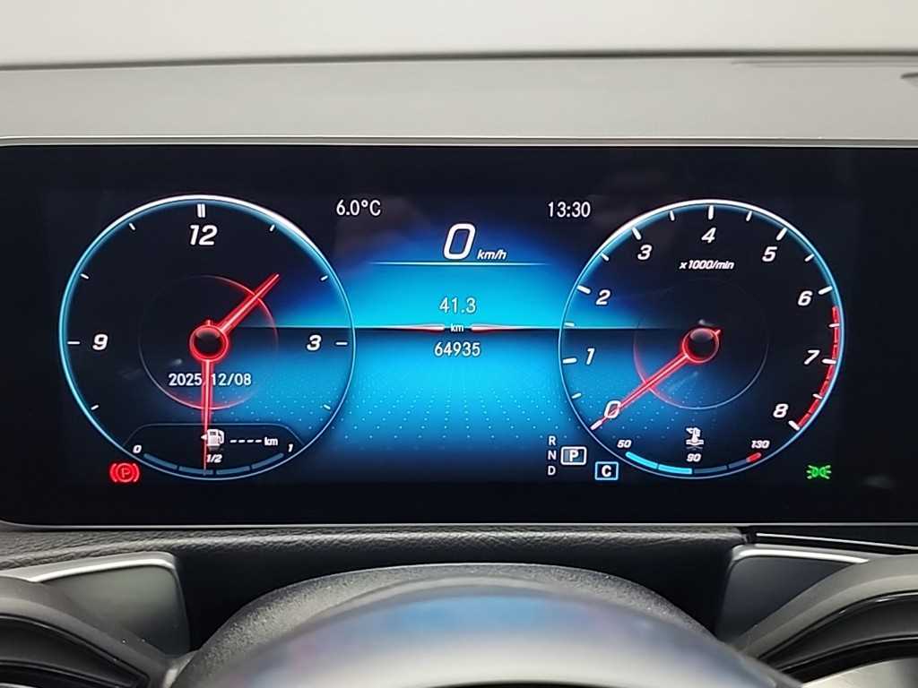 Mercedes Benz GLB Class - Vista 6