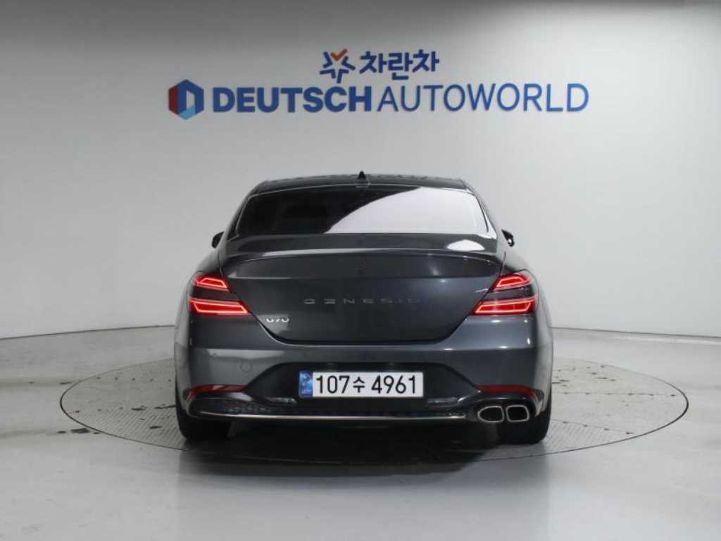 Genesis G70 - Vista 4