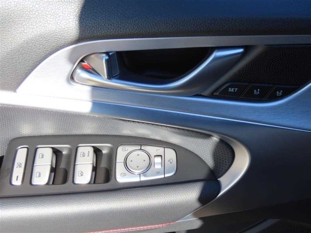 Genesis G70 - Vista 12