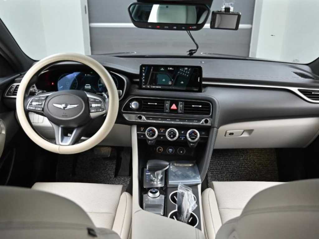 Genesis G70 - Vista 7