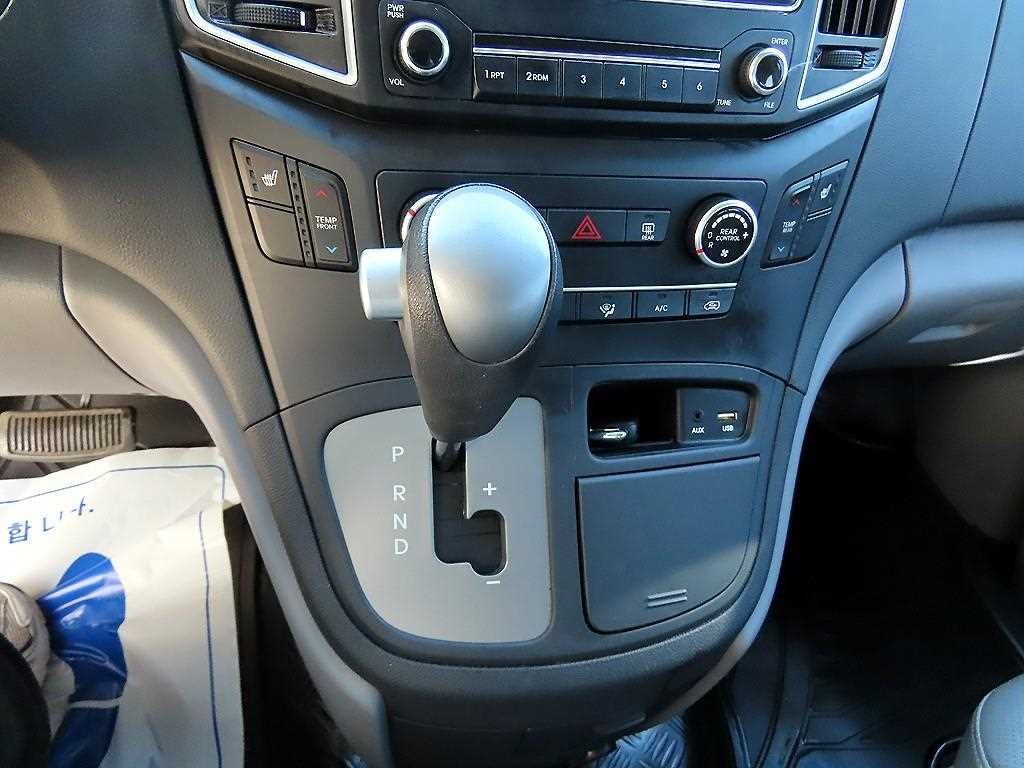 HYUNDAI Starex - Vista 11