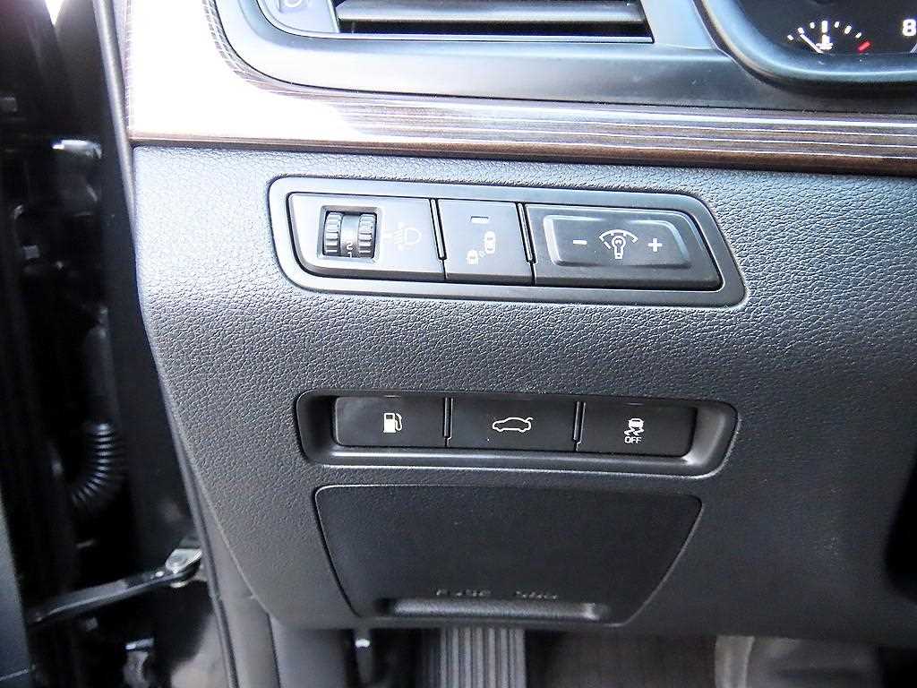 HYUNDAI Sonata - Vista 12