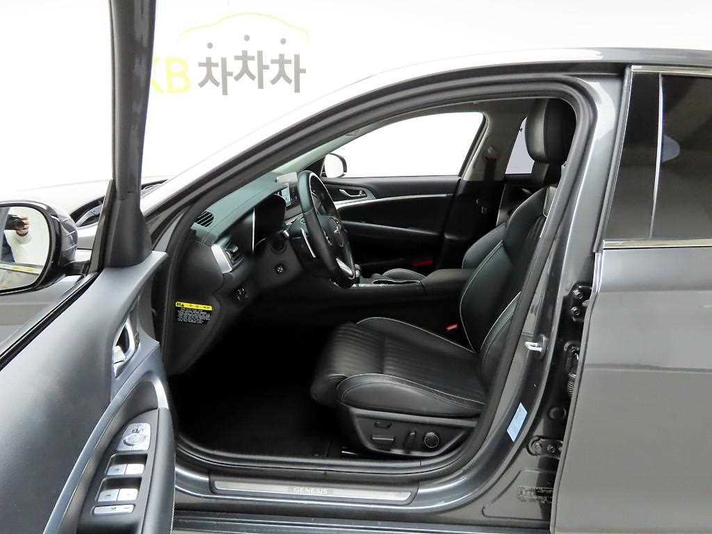 Genesis G70 - Vista 12