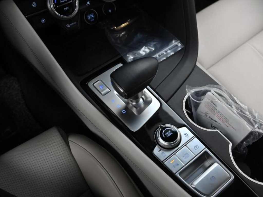 Genesis G70 - Vista 9