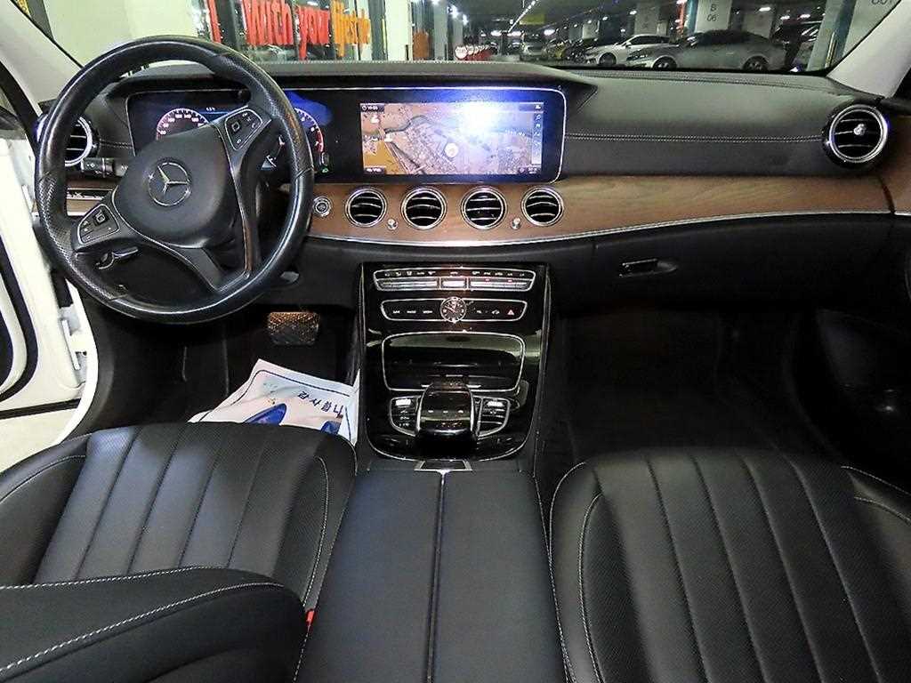 Mercedes Benz E class - Vista 10