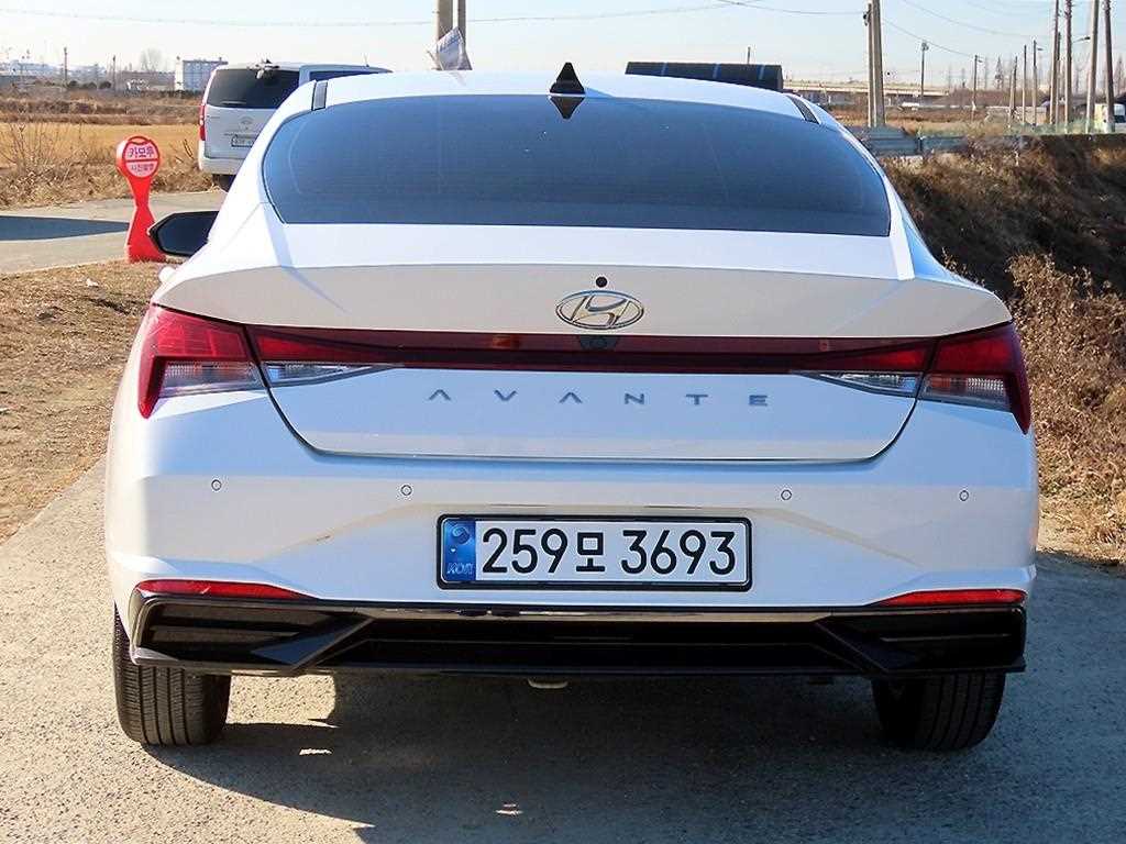 HYUNDAI Avante - Vista 4