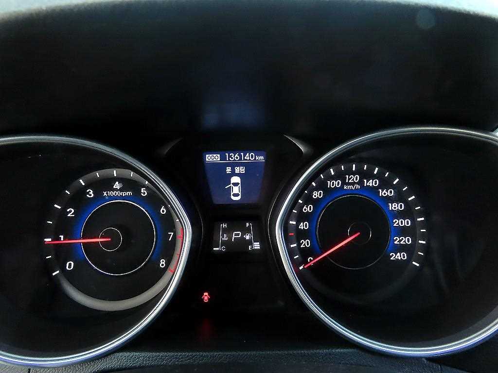 HYUNDAI Avante - Vista 9