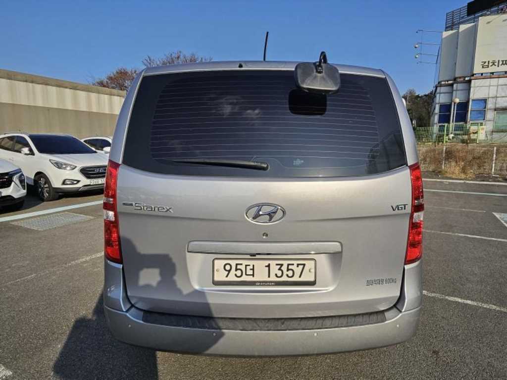 HYUNDAI Starex - Vista 4
