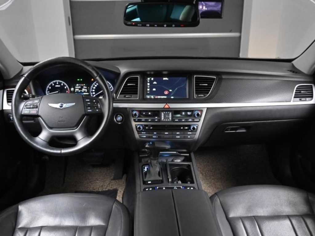 HYUNDAI Genesis - Vista 7