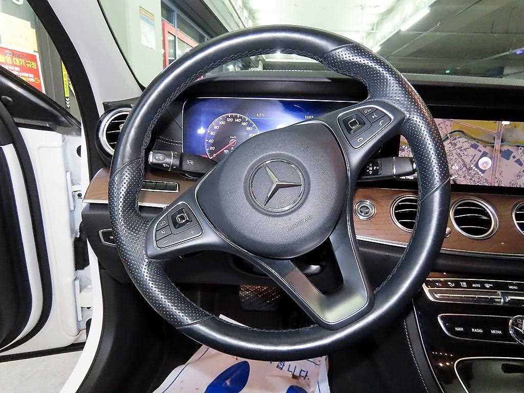Mercedes Benz E class - Vista 8