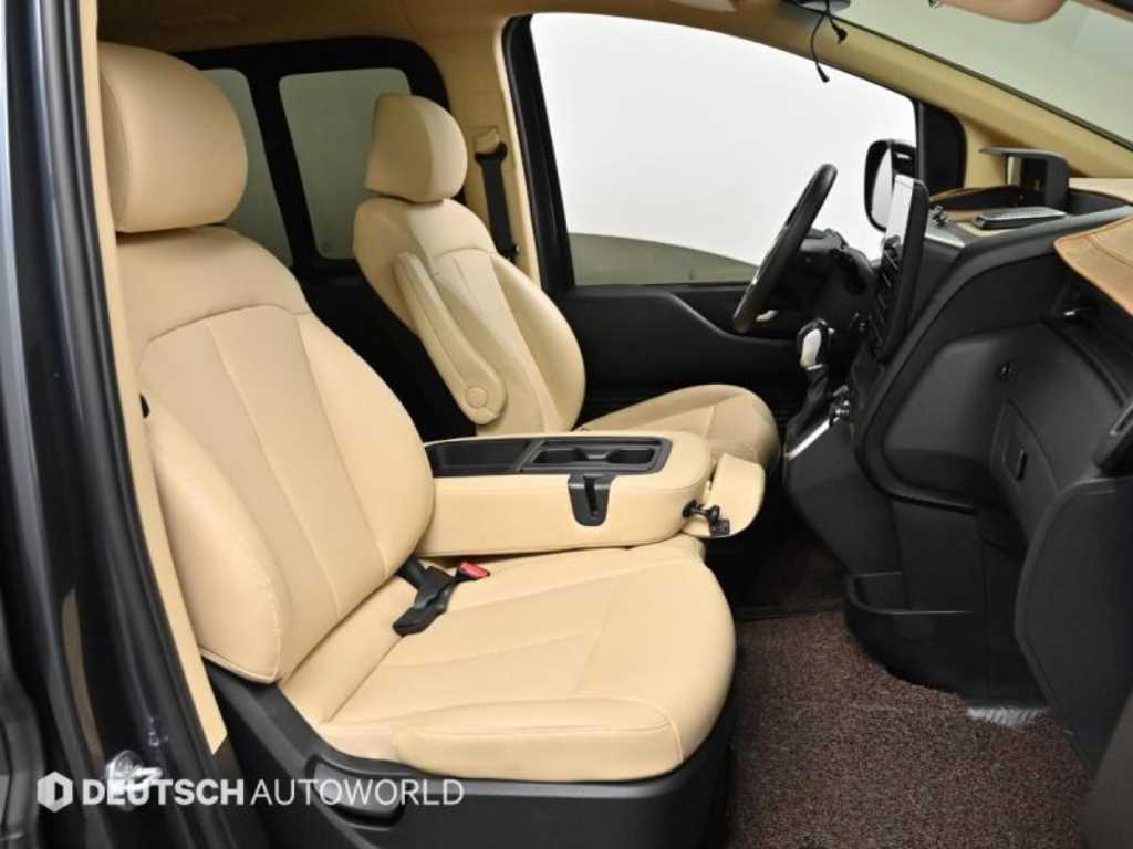 HYUNDAI Staria - Vista 10