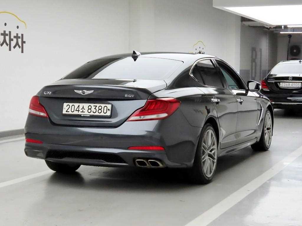 Genesis G70 - Vista 4