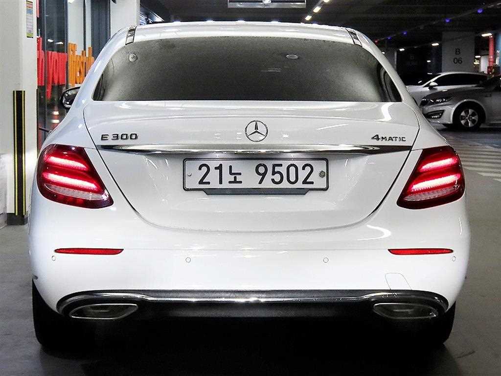 Mercedes Benz E class - Vista 5