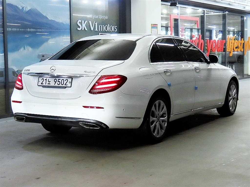 Mercedes Benz E class - Vista 4