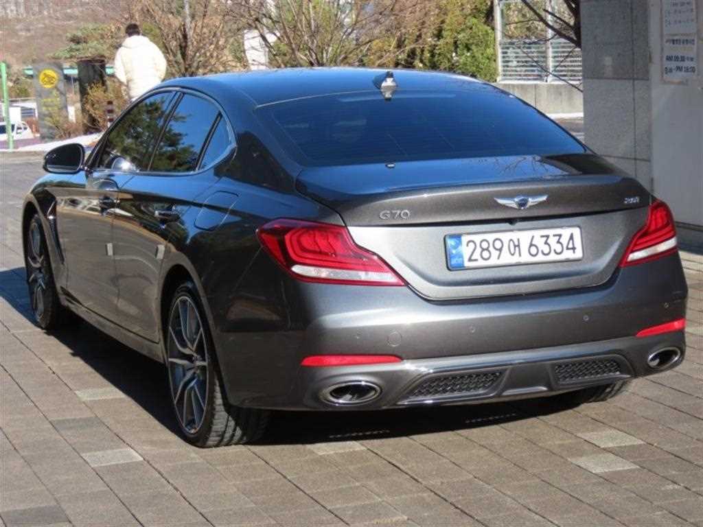 Genesis G70 - Vista 4