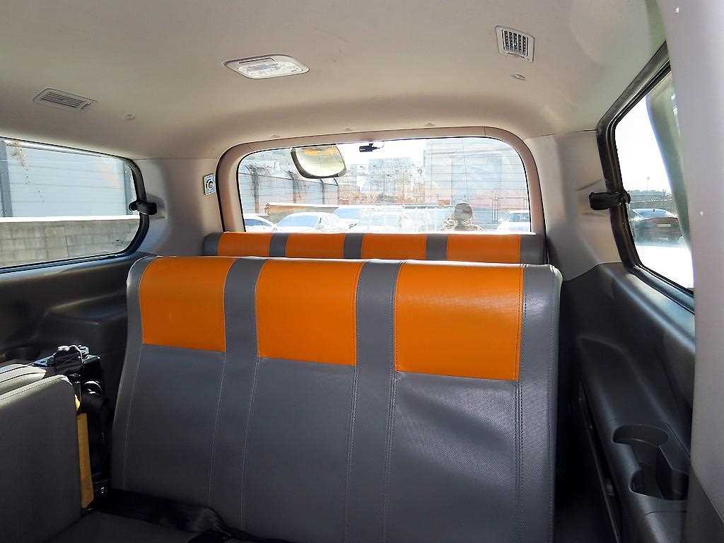 HYUNDAI Starex - Vista 7