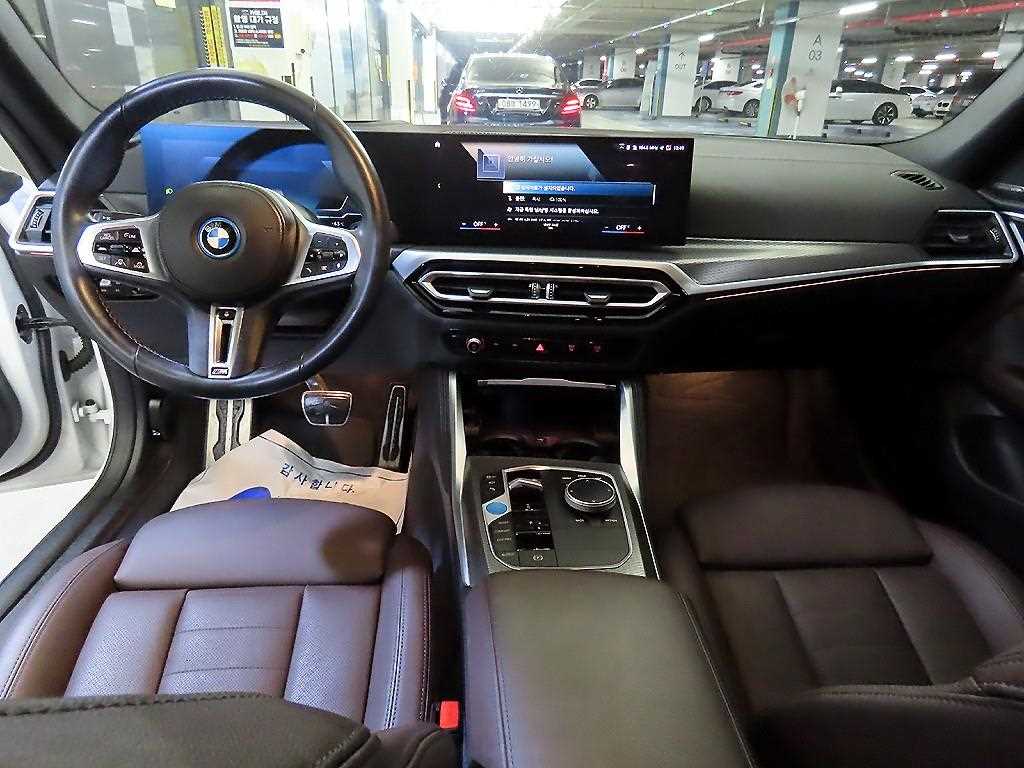 BMW i4 - Vista 10