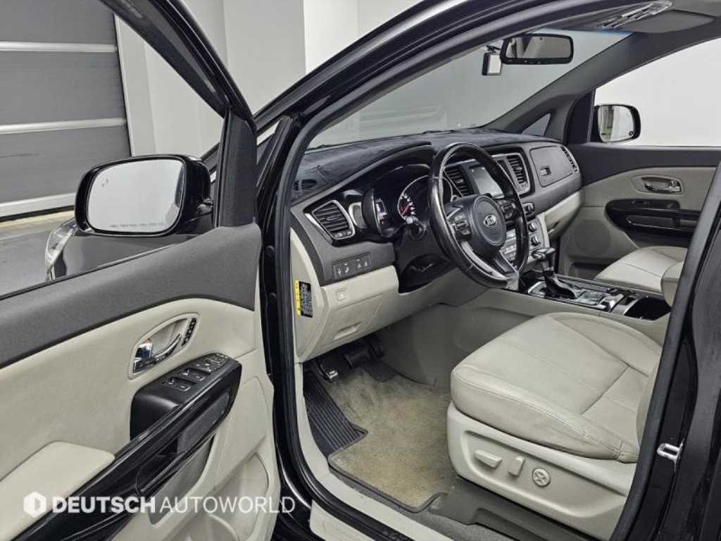 KIA Carnival - Vista 11