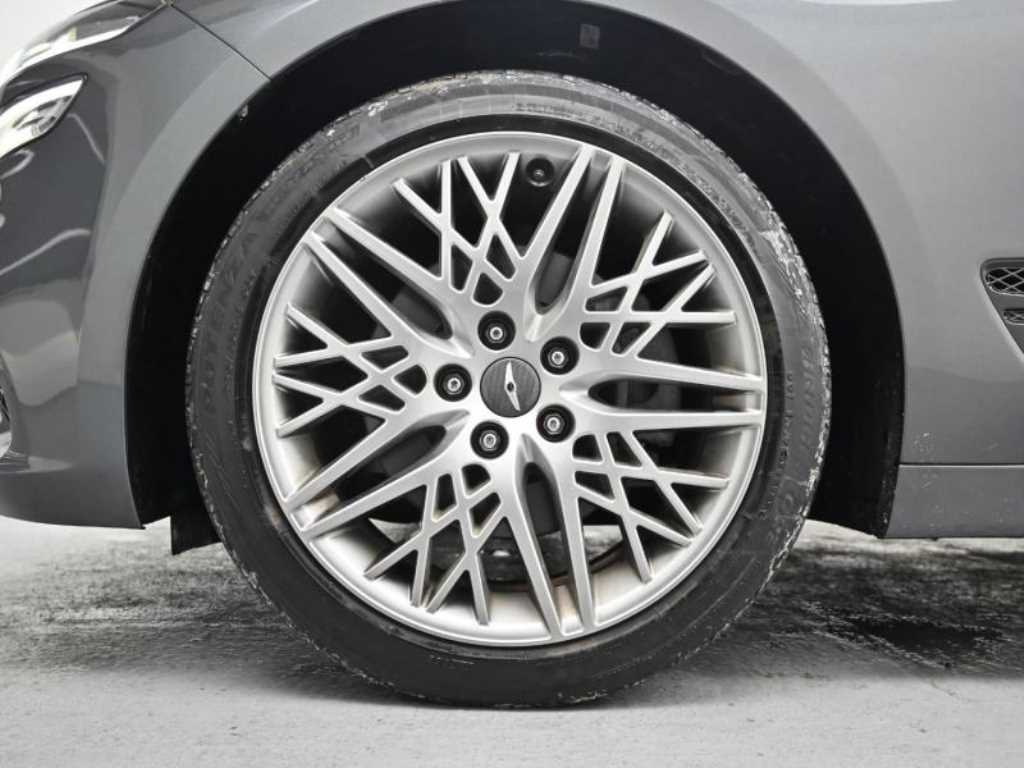 Genesis G70 - Vista 5