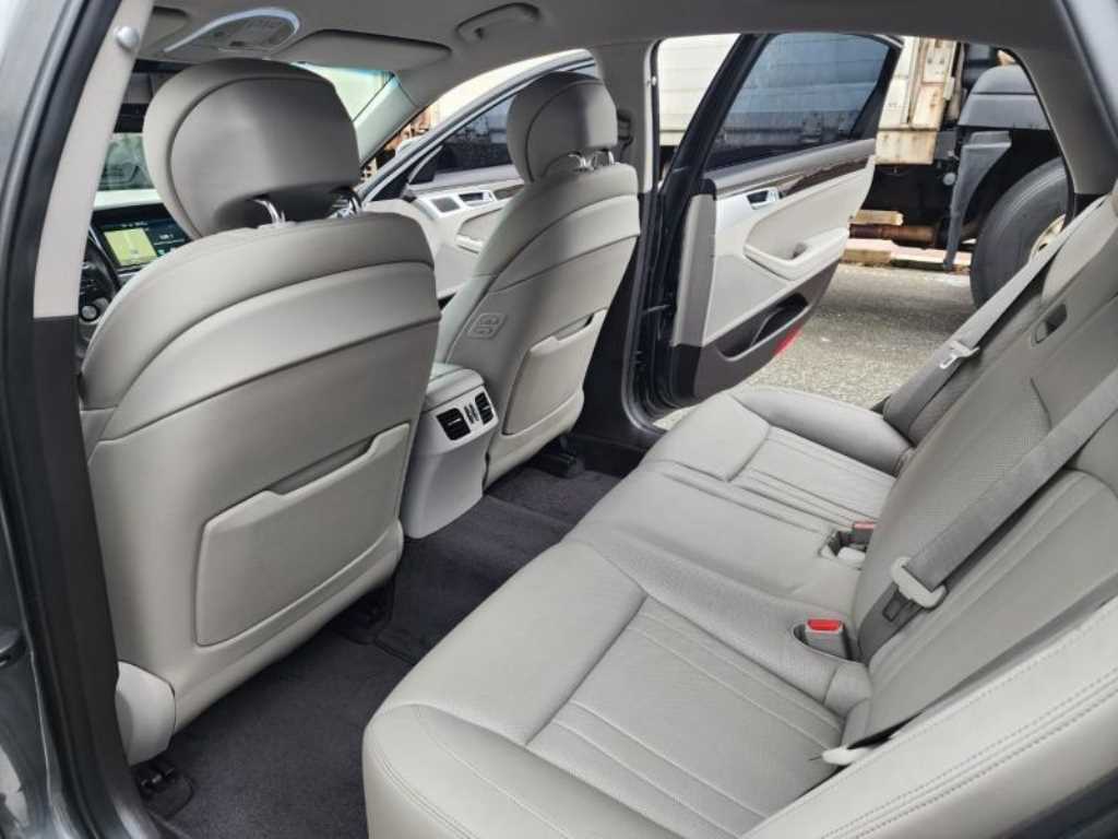 Genesis G80 - Vista 12