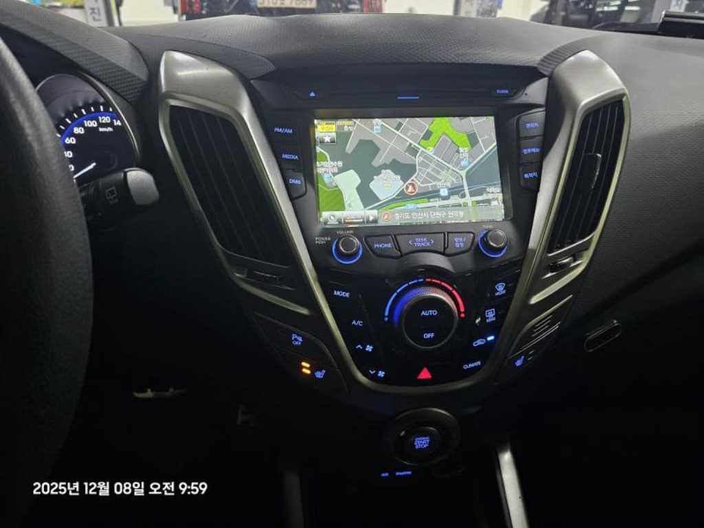 HYUNDAI Veloster - Vista 11