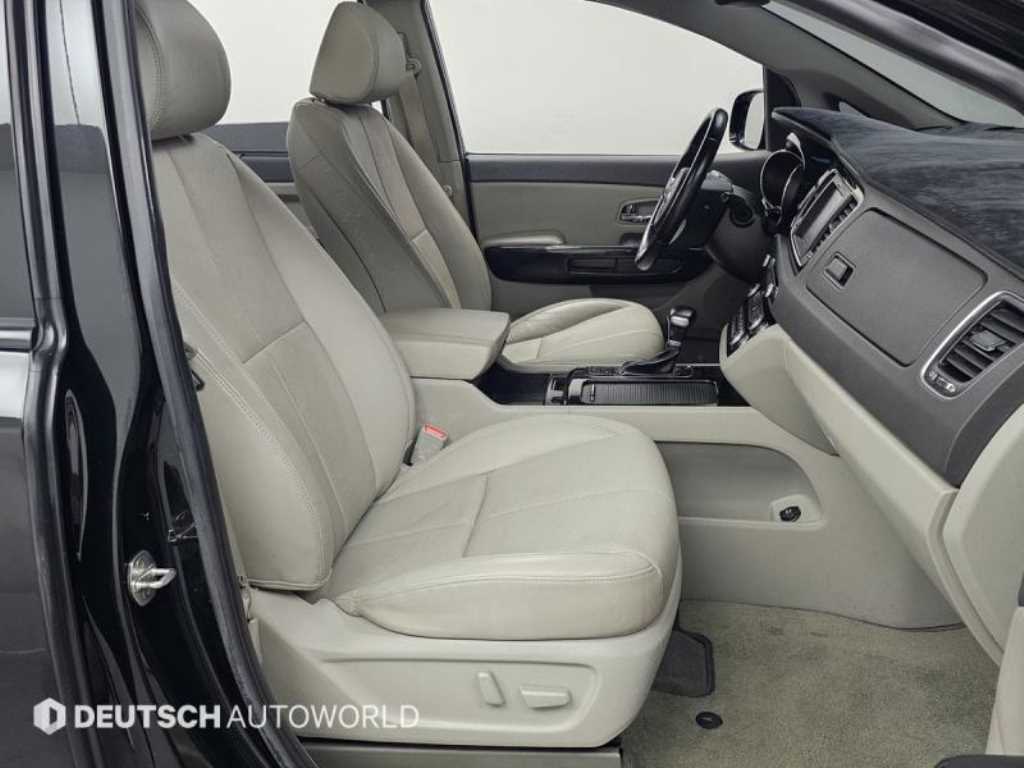 KIA Carnival - Vista 10