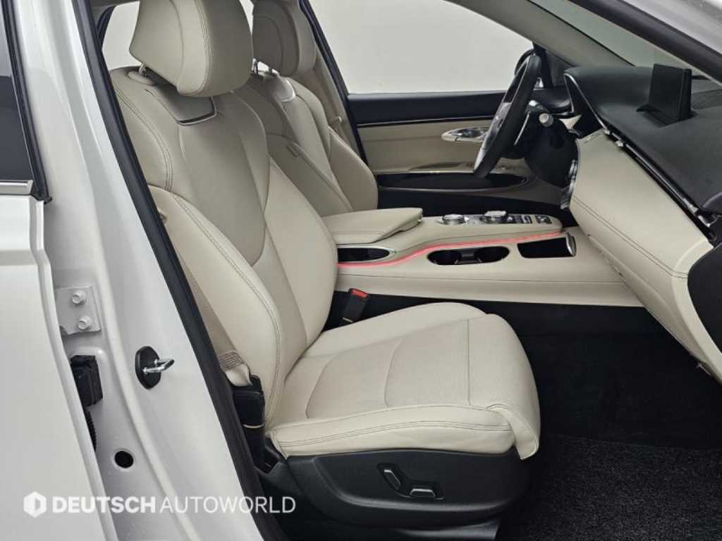 Genesis GV70 - Vista 10