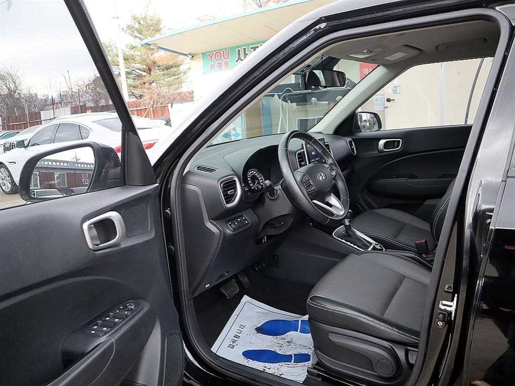 HYUNDAI Venue - Vista 6