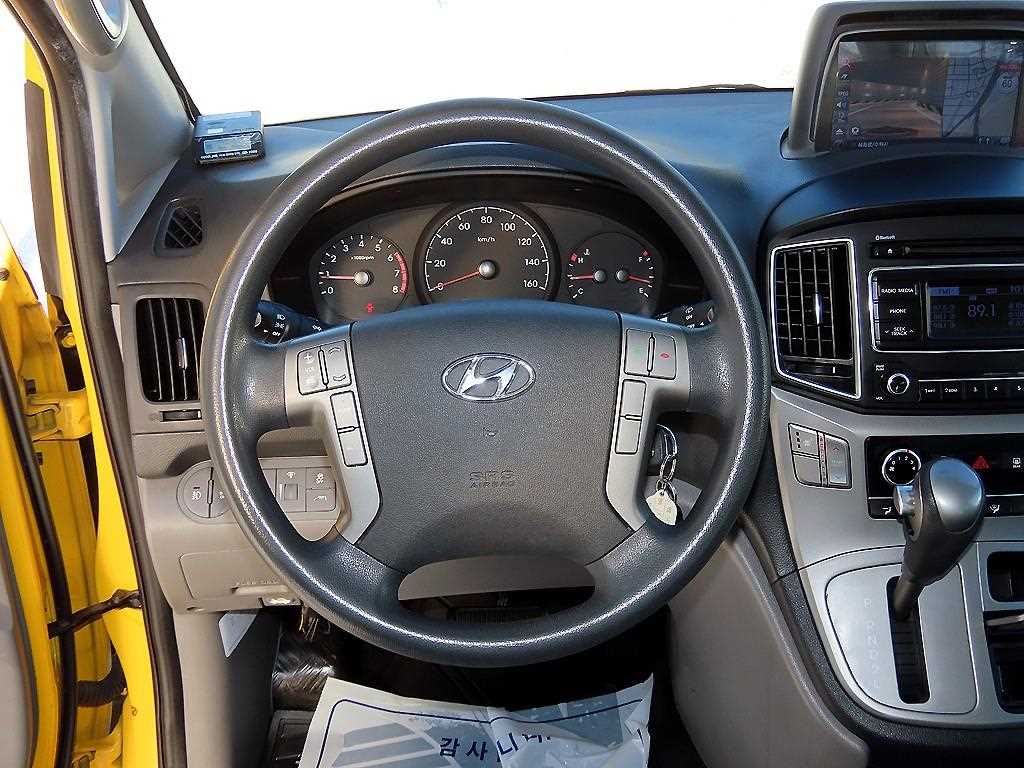 HYUNDAI Starex - Vista 9