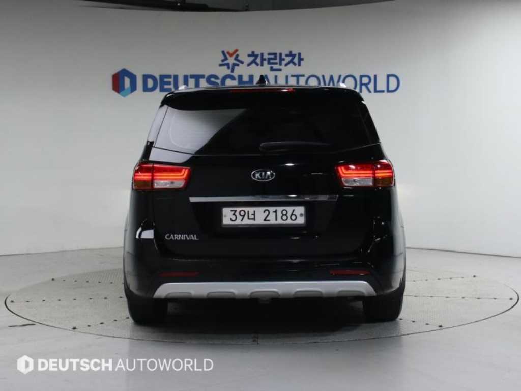 KIA Carnival - Vista 4
