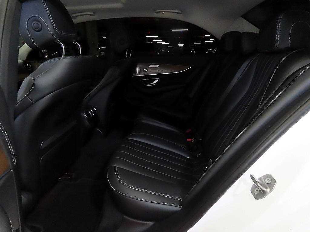 Mercedes Benz E class - Vista 7