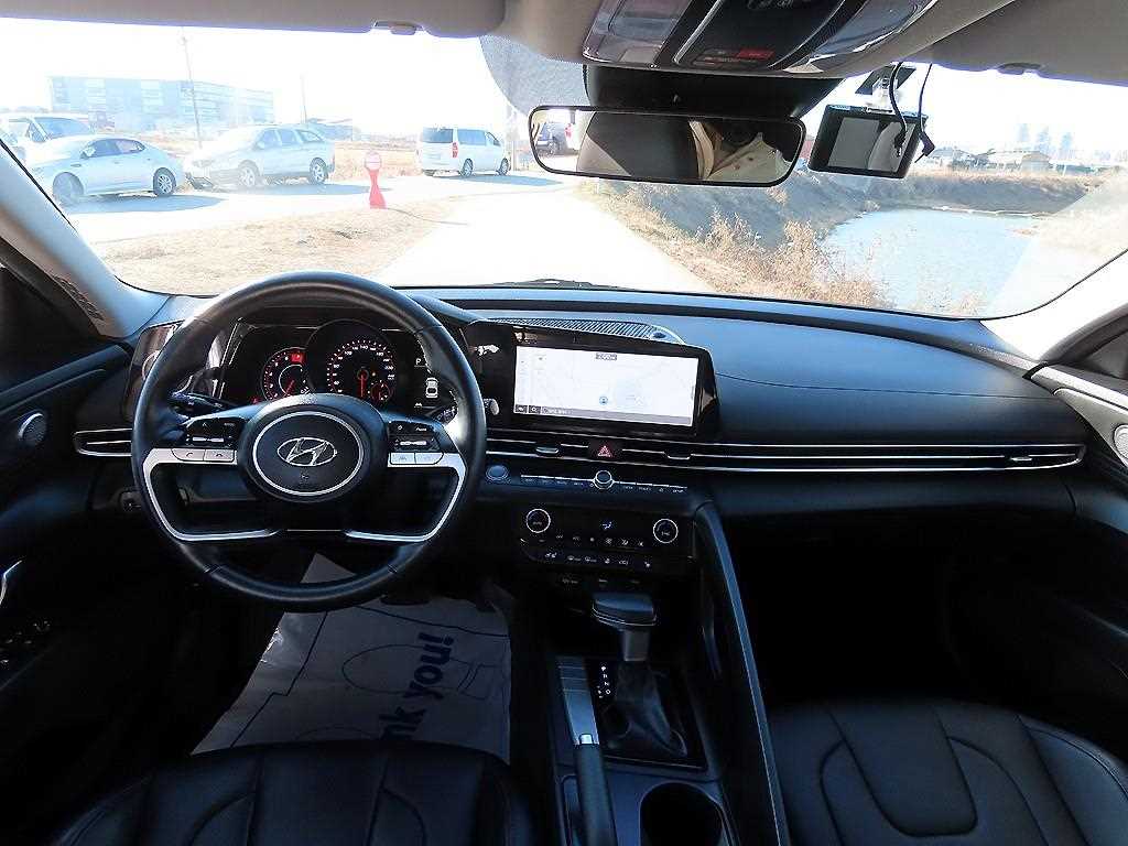 HYUNDAI Avante - Vista 9