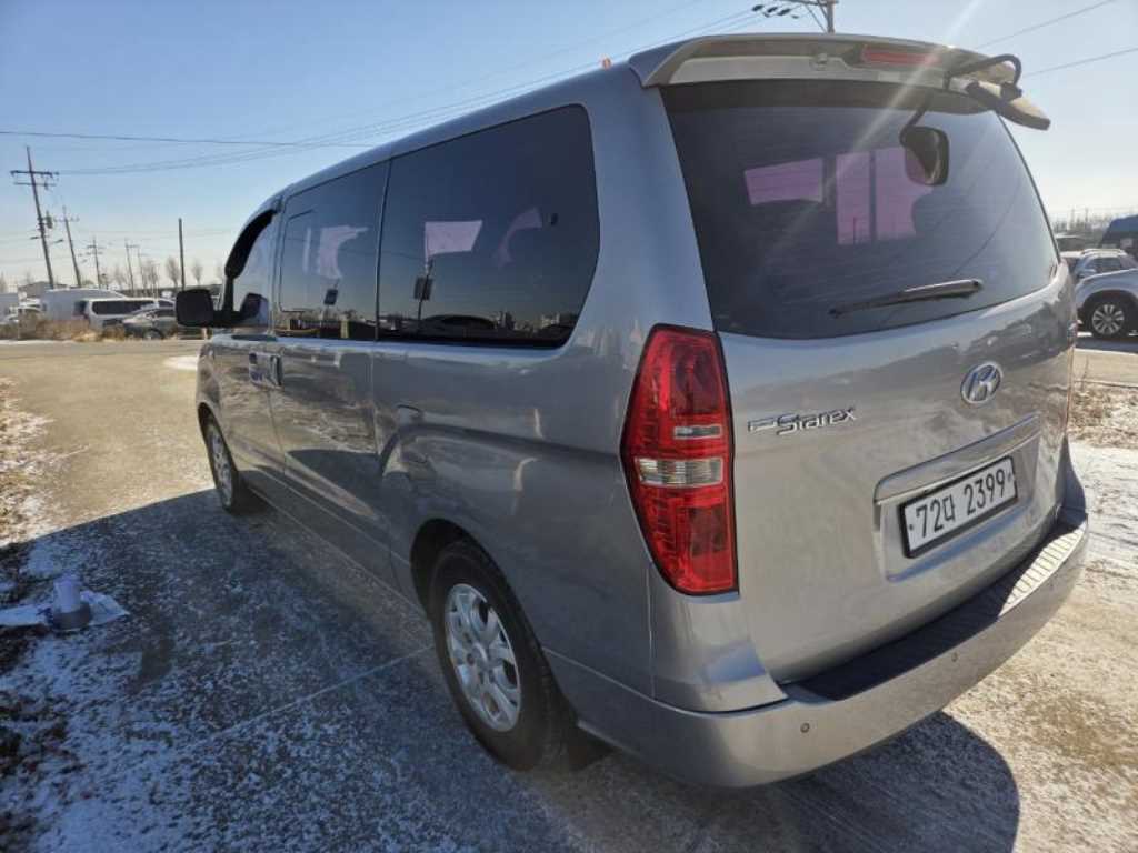 HYUNDAI Starex - Vista 6