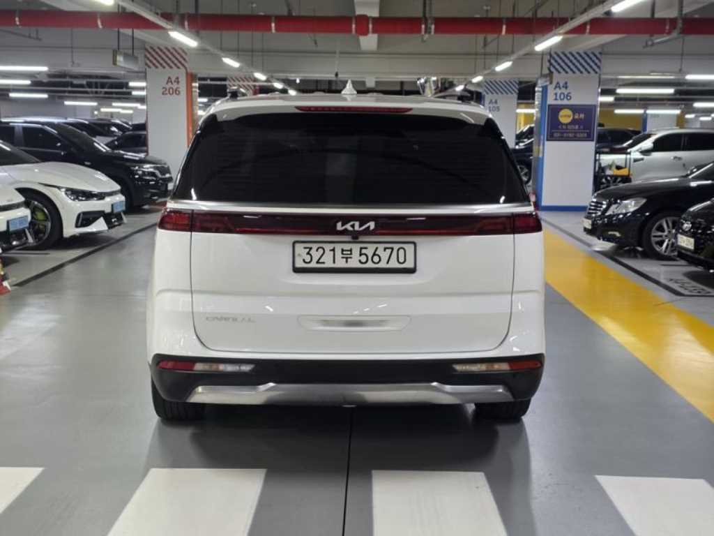KIA Carnival - Vista 5