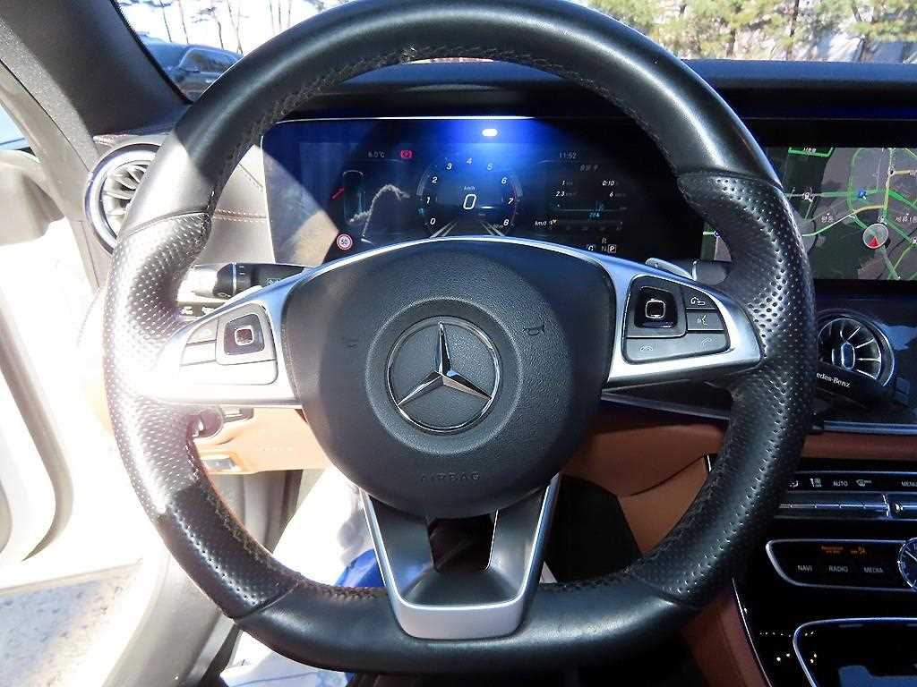 Mercedes Benz E class - Vista 8