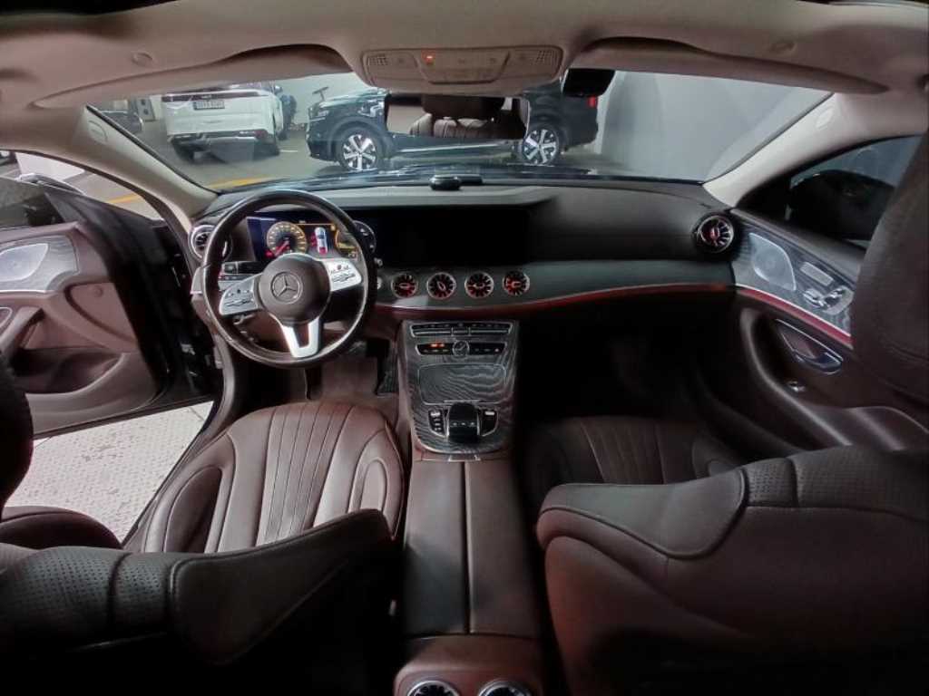 Mercedes Benz CLS Class - Vista 8