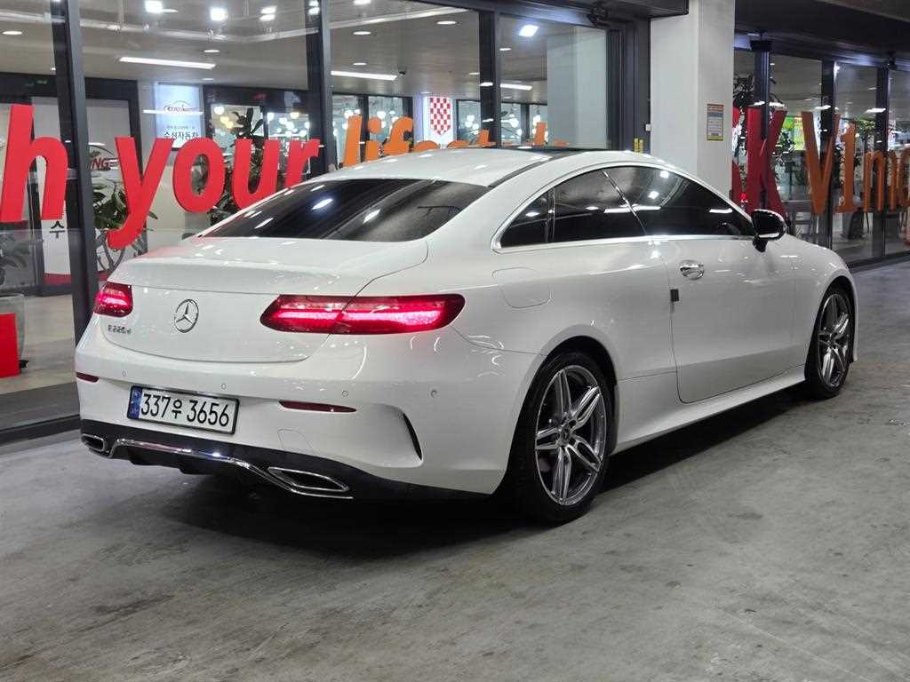 Mercedes Benz E class - Vista 4