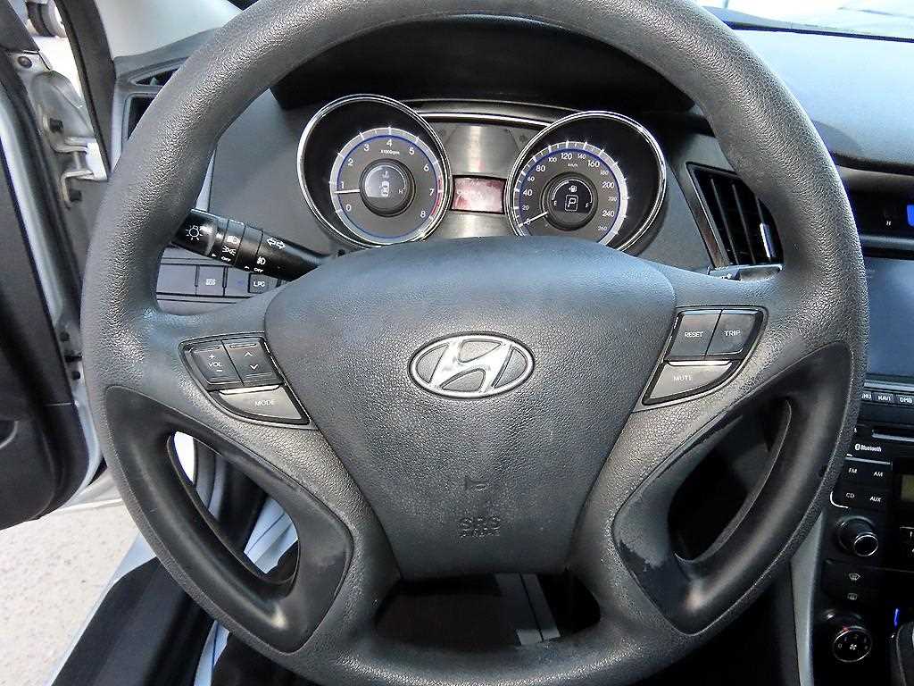 HYUNDAI Sonata - Vista 8