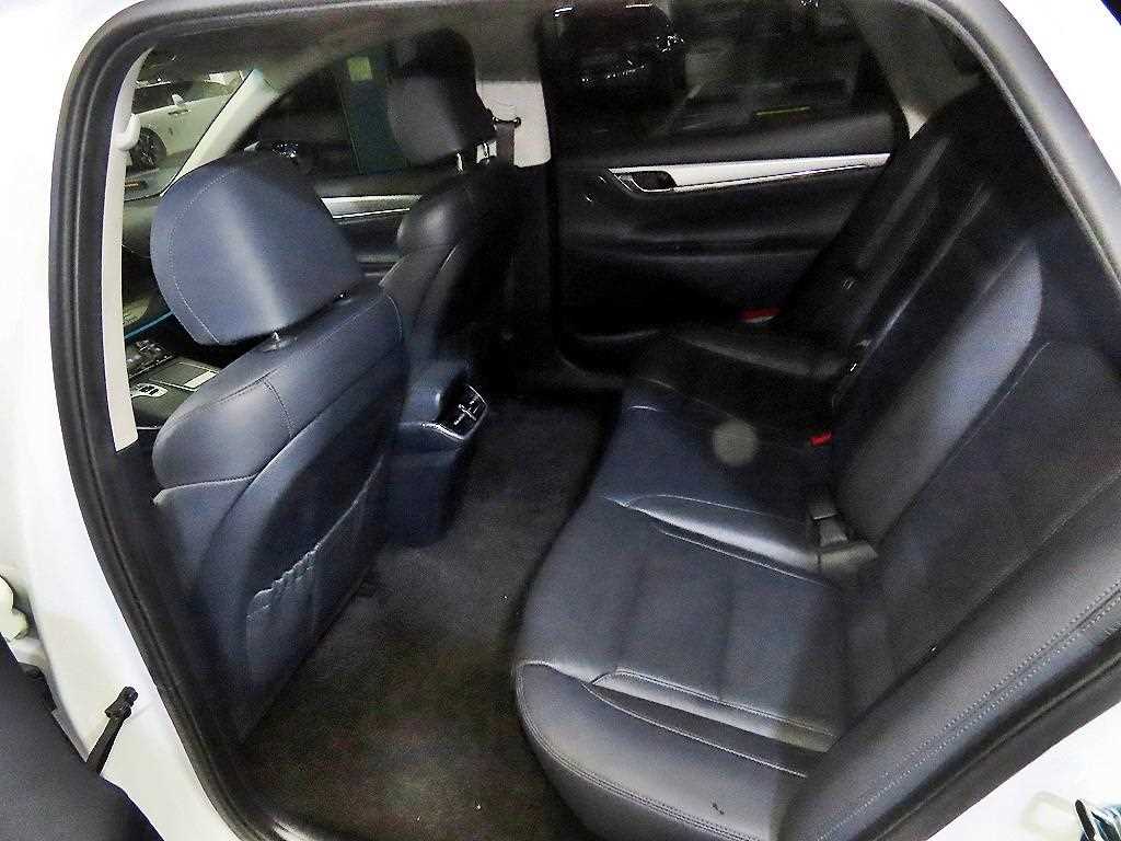 HYUNDAI Grandeur - Vista 7