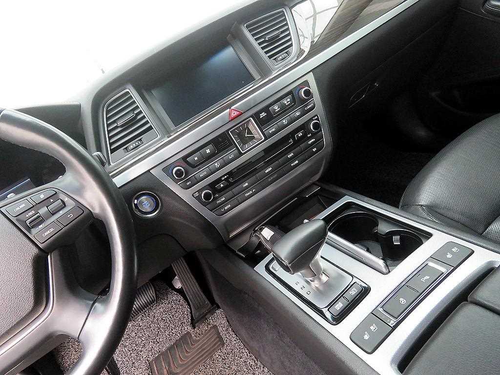 Genesis G80 - Vista 10