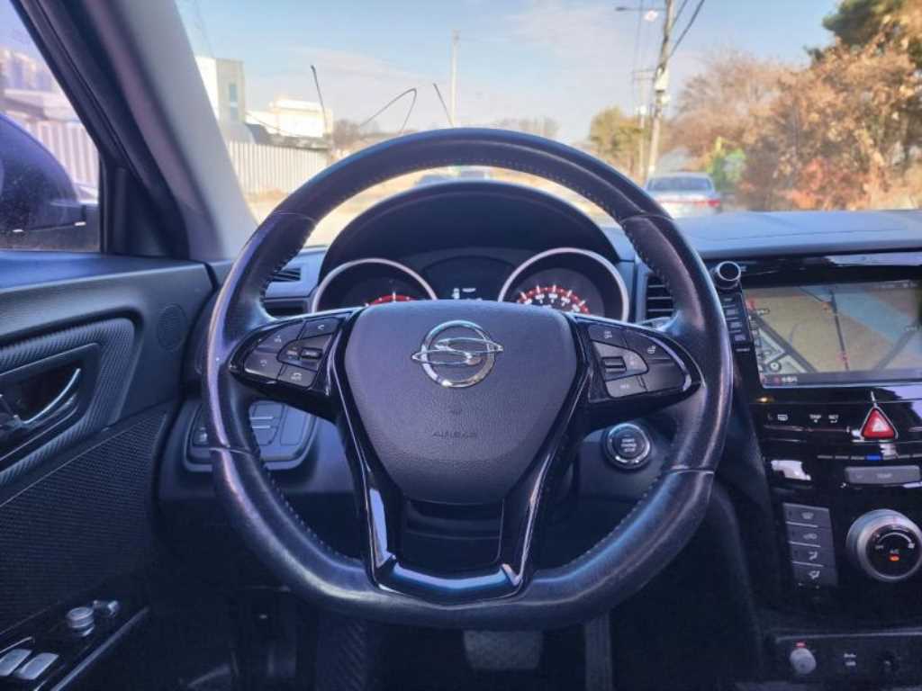 Ssangyong Tivoli - Vista 9