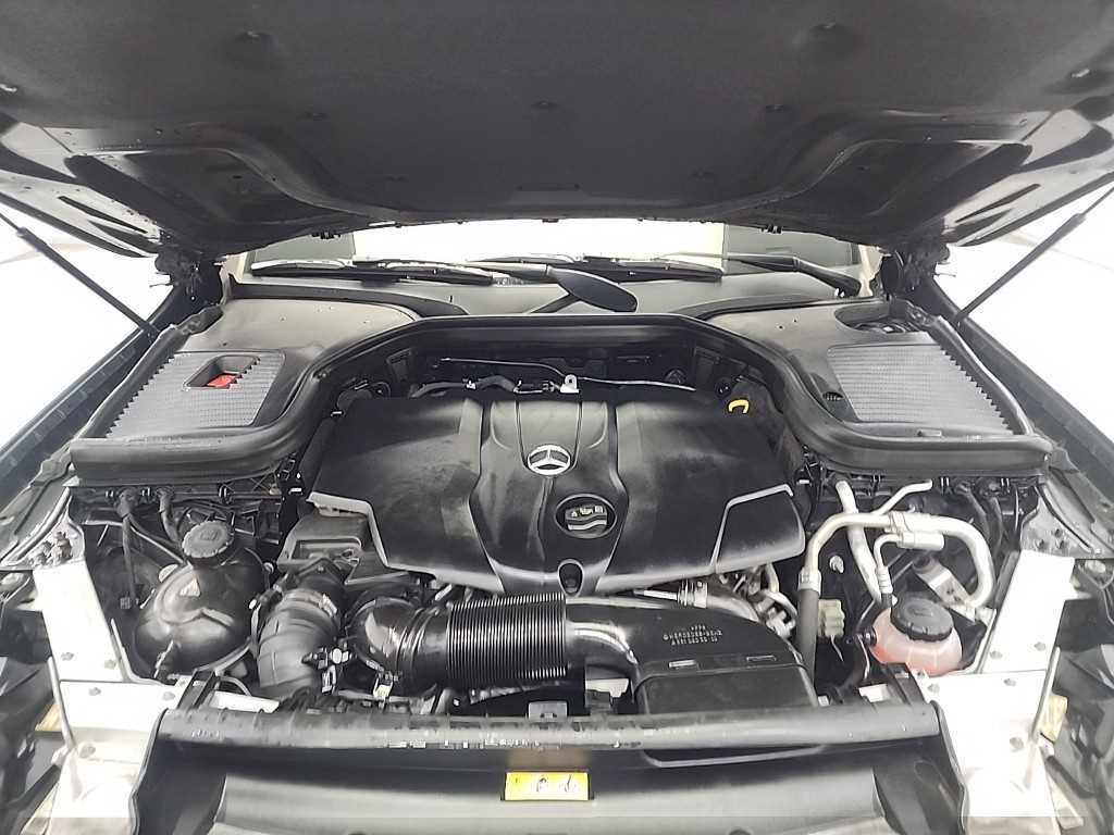 Mercedes Benz GLC Class - Vista 5