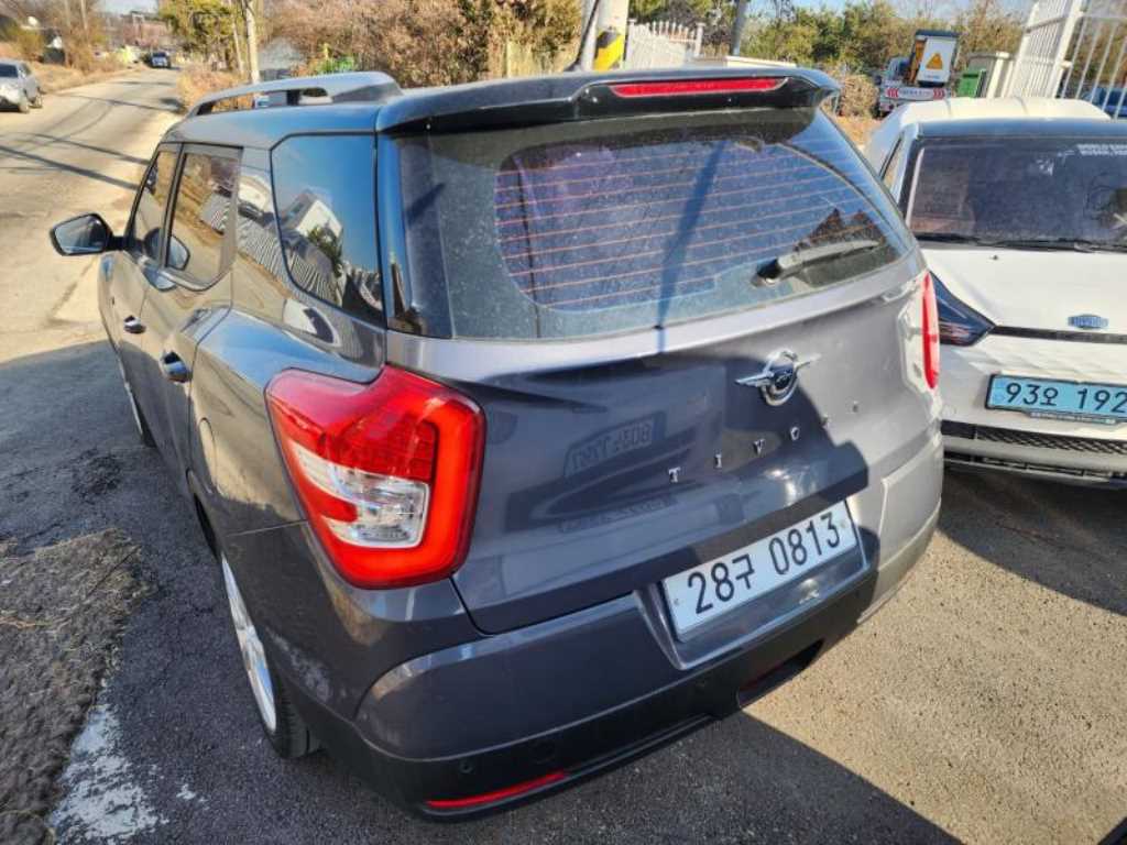 Ssangyong Tivoli - Vista 4