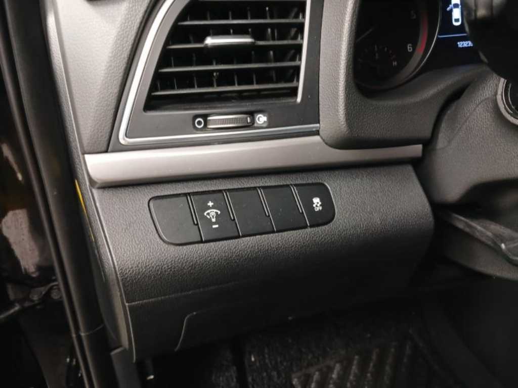 HYUNDAI Avante - Vista 12