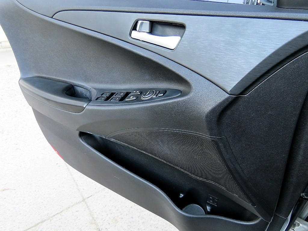 HYUNDAI Sonata - Vista 11