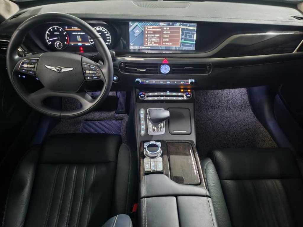 Genesis G90 - Vista 10