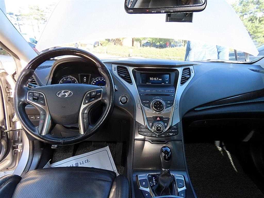 HYUNDAI Grandeur - Vista 7