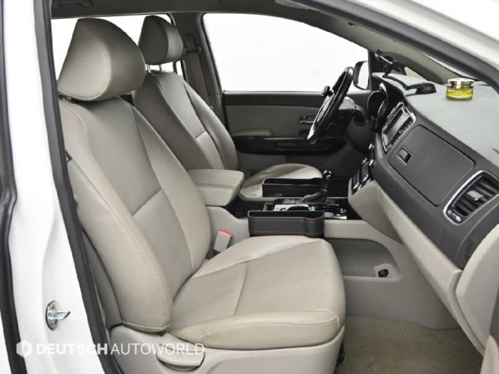 KIA Carnival - Vista 10
