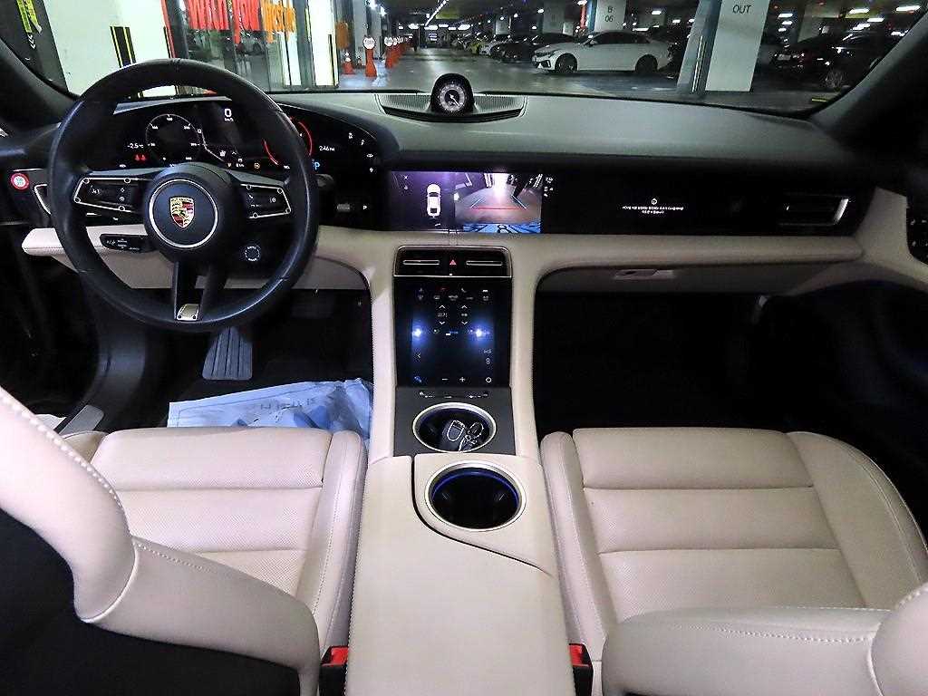 Porsche Taycan - Vista 10